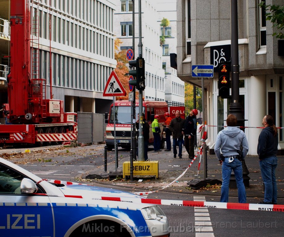 Ausleger vom Mobil Kran abgerissen Koeln Schaafenstr Habsburgering P060.JPG